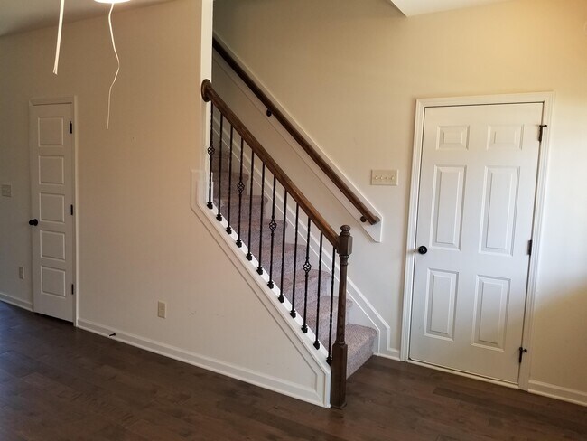 Building Photo - 20 Manito Pl