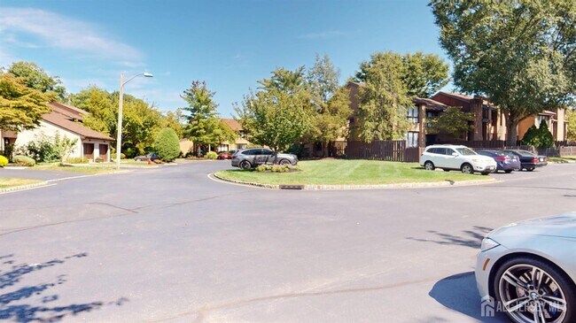 Building Photo - 157 Willowbrook Dr