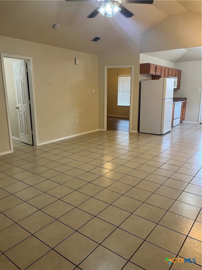 Building Photo - 1031 Helen Dr