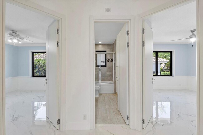 Building Photo - 410 Sabal Way