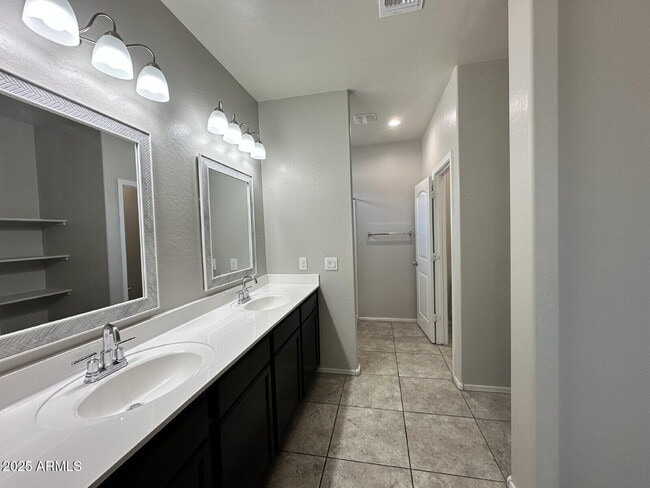 Building Photo - 3066 N Lainey Ln