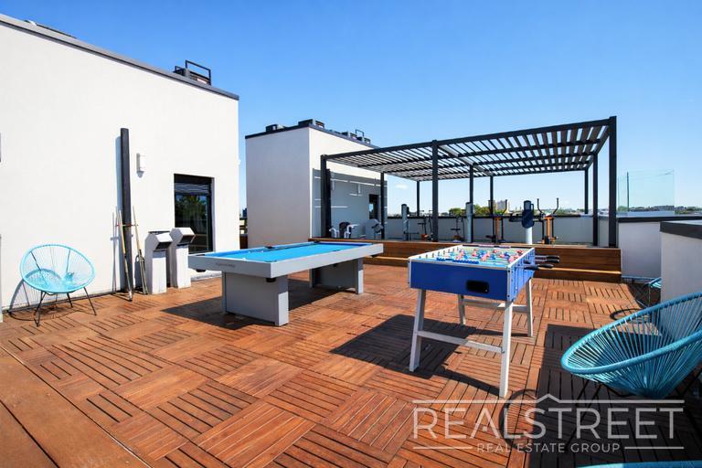 Building Photo - Luxury 2 BR in Bushwick with Balcony & Roof Deck!