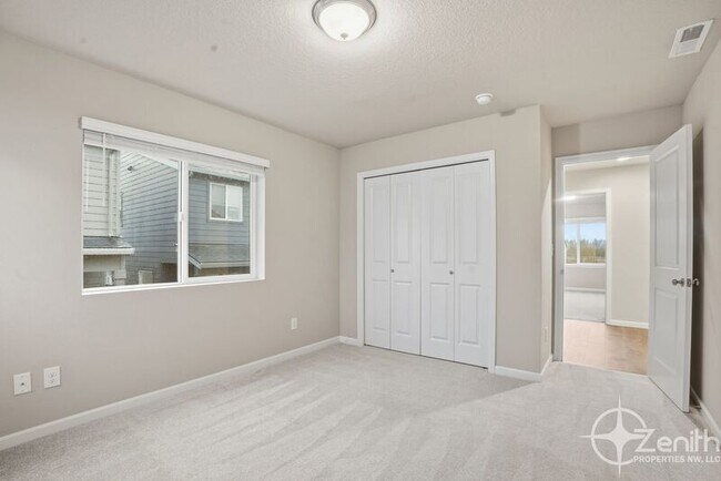 Building Photo - 9019 N Dogwood St