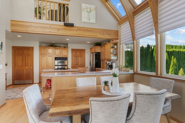 Building Photo - Luxurious Fully Furnished 3-Bedroom, 4-Bathroom Home – Move-In Ready!