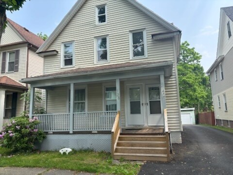 Building Photo - 140 Benton St