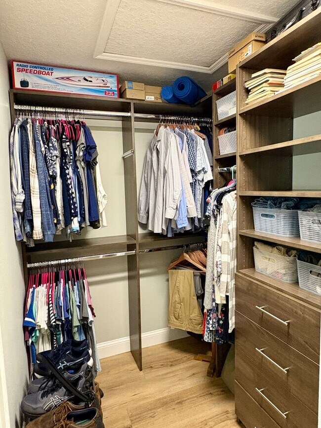 Building Photo - 3/2/2 with huge screened in Patio in The Pines/Jensen Beach