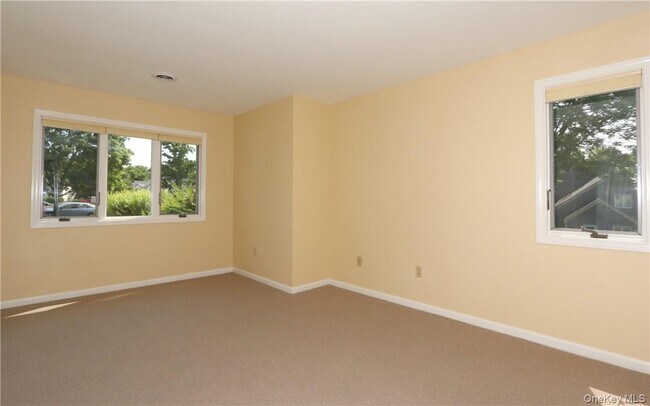 Building Photo - 218 Stoneway Ln