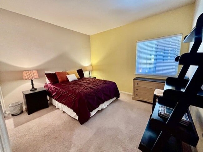Building Photo - Furnished 2 Bedroom Condo in Sunriver For ...