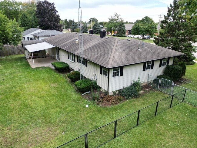 Building Photo - 23932 W Renwick Rd