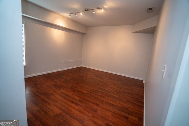 Building Photo - 901 Custer Ave SE