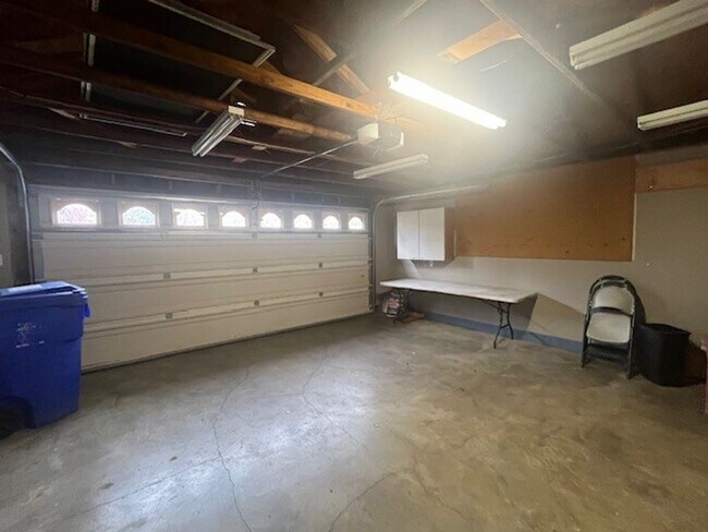 Building Photo - LOVELY CAPE COD WITH 4 BEDS, 2 BATHS AND G...