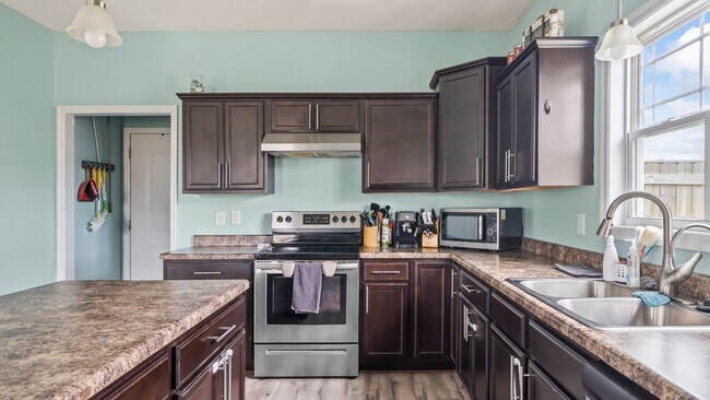 Building Photo - 4-Bedroom Hunter's Creek Gem