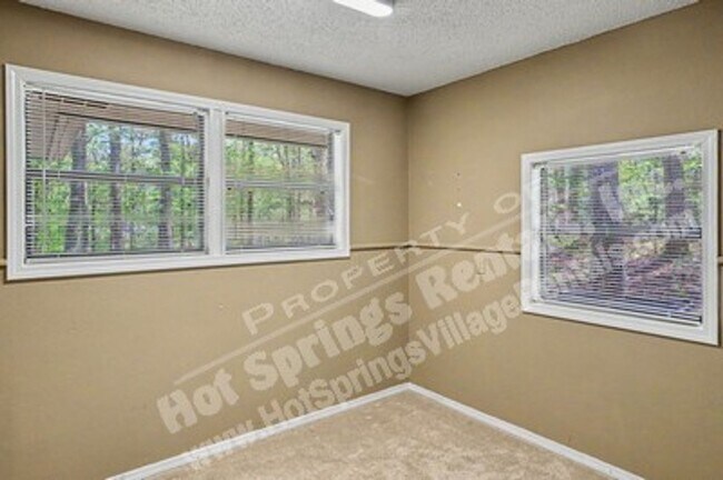 Building Photo - West Gate Area |Home |Unfurnished