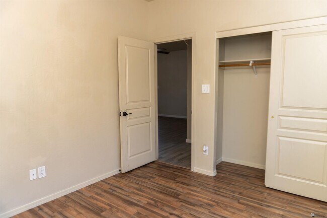 Building Photo - 2549 S 42nd Ave