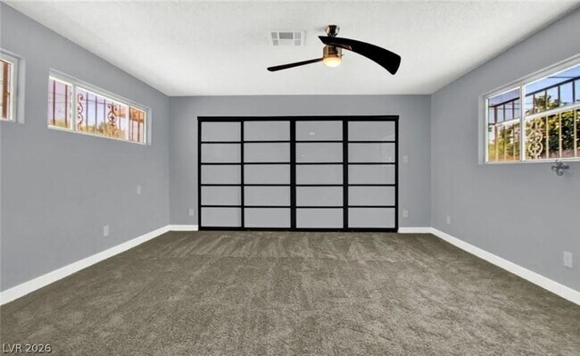 Building Photo - 1056 E Oakey Blvd