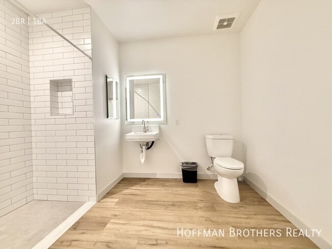 Building Photo - 1240 Magnolia Ave