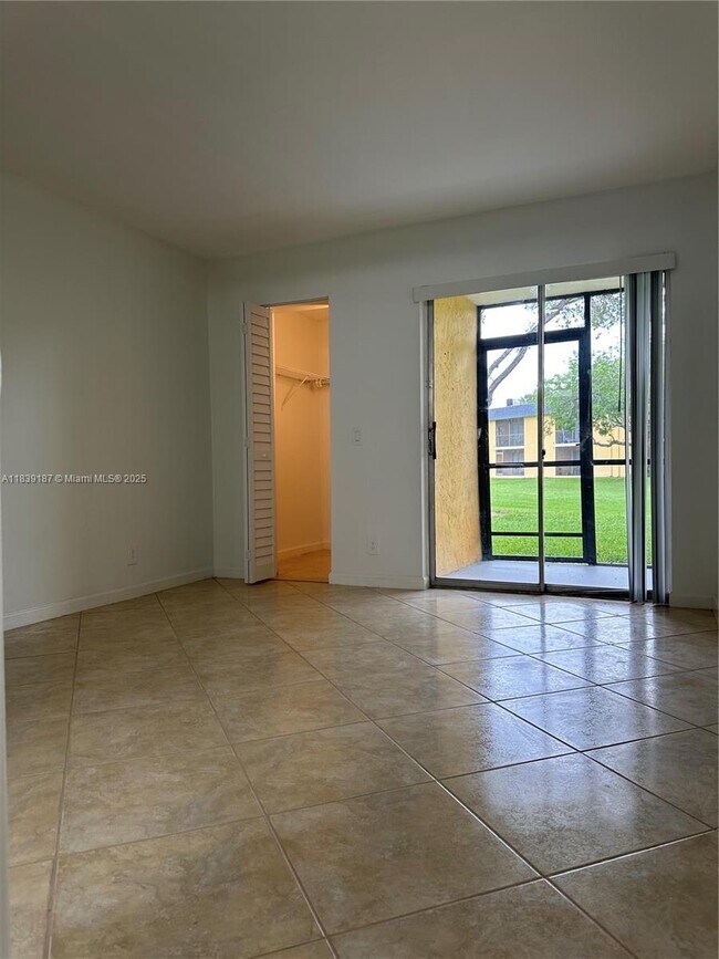 Building Photo - 801 Meadows Cir