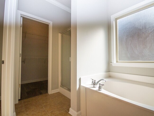 Building Photo - Gorgeous Corner-Lot Home in Canebrake Club – Lawn Care Included