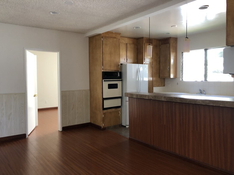 Building Photo - 943 19th St