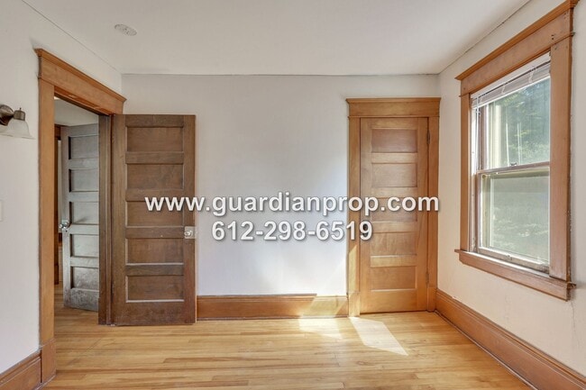 Building Photo - Large House in Hamline Midway Available October 1st, Original Woodwork, Updated Kitchen & Baths, ...