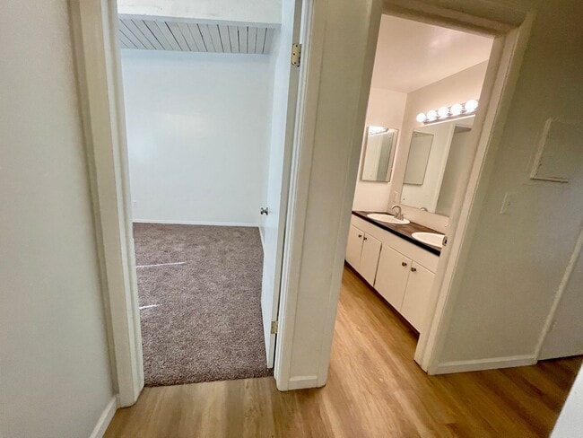 Building Photo - DESIRABLE MILLWOOD NEIGHBORHOOD ON TREE LI...