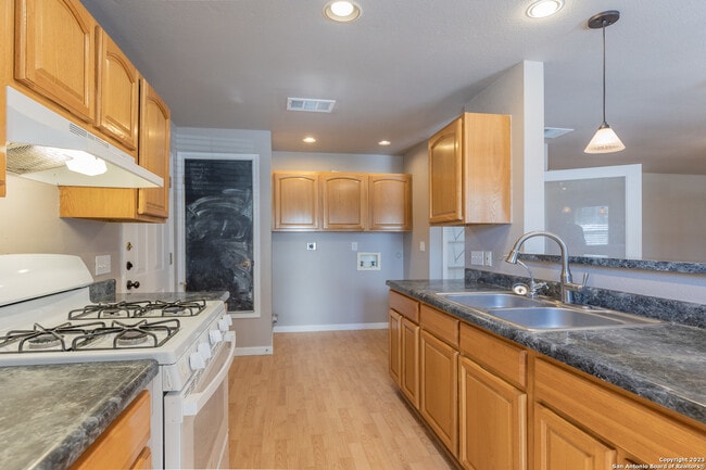 Building Photo - 3727 Aragon Dr