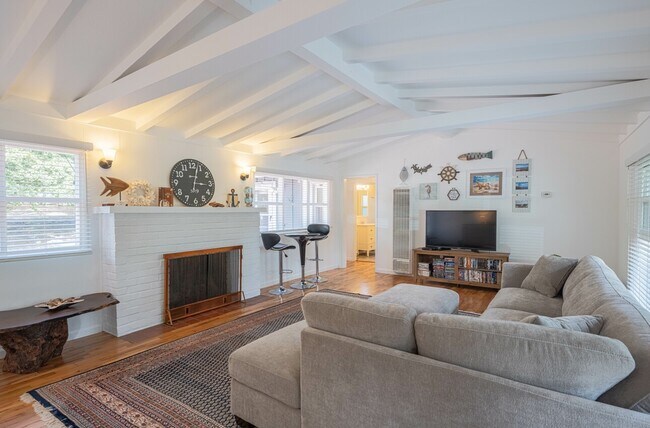 Building Photo - 1303 Chamisal Way