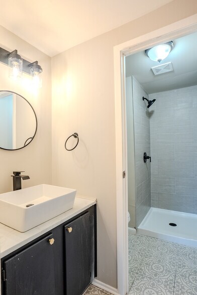 Building Photo - 8505 Castlemill Cir