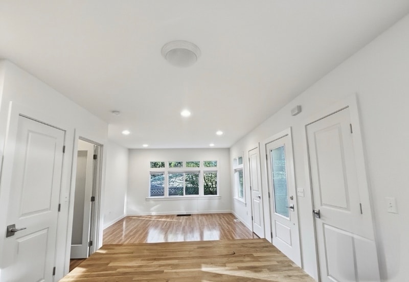 Building Photo - 106 N 140th St