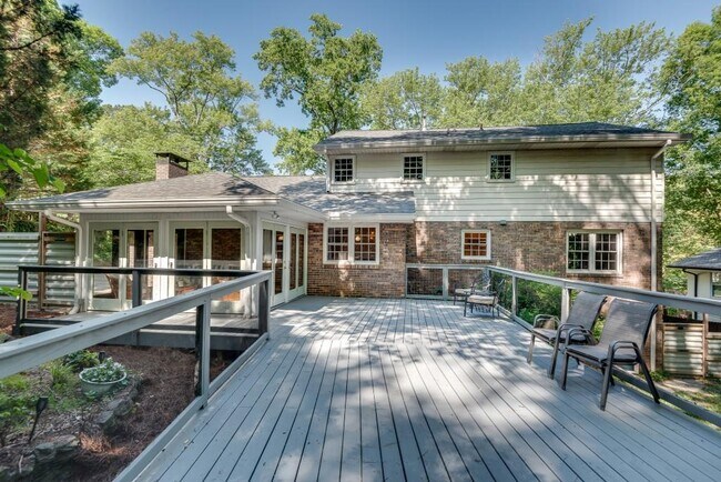 Building Photo - 2663 Rangewood Dr NE