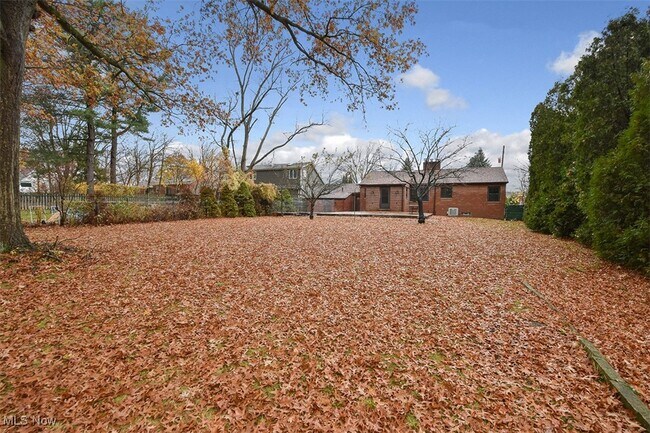 Building Photo - 21775 Hillsdale Ave