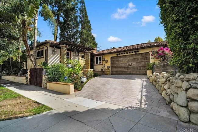 Building Photo - 4984 Topanga Canyon Blvd