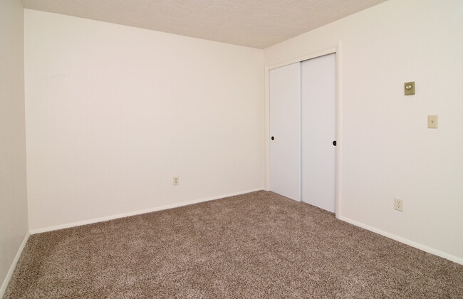 Building Photo - Very Cute Nampa 2 bd, 1b Home with private...