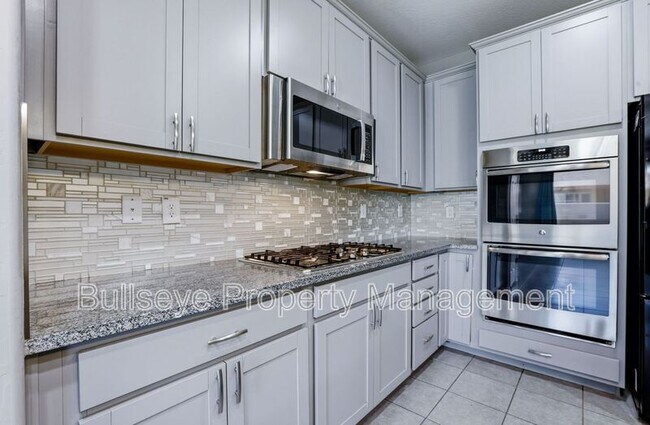 Building Photo - 304 N 78th Pl