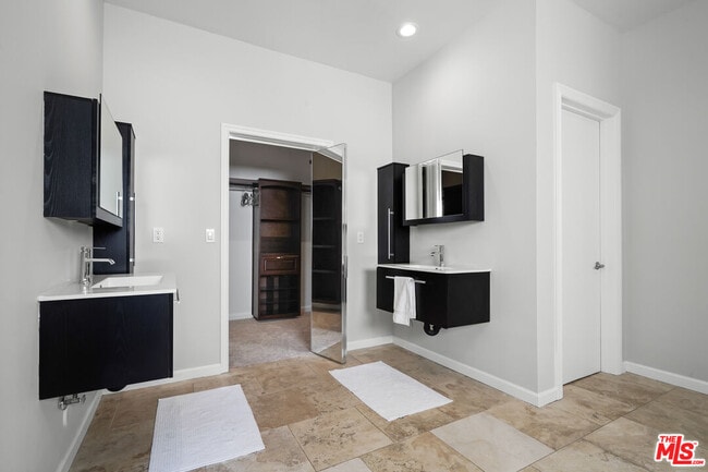 Building Photo - 9842 Portola Dr