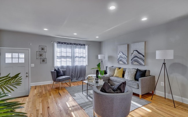 Building Photo - 2 Bedroom House Available With 2 car parking Northern Liberties