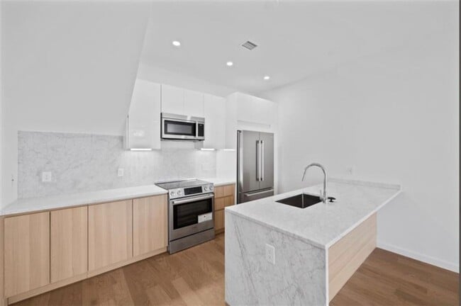 Building Photo - Spacious 3-Bedroom Home Near University of Pittsburgh