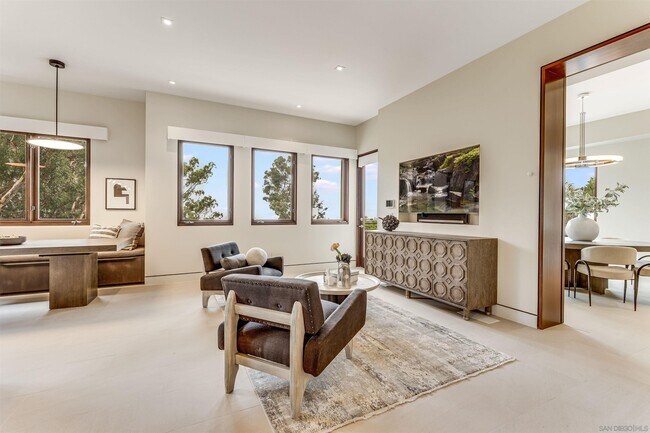 Building Photo - 8070 La Jolla Scenic Dr N