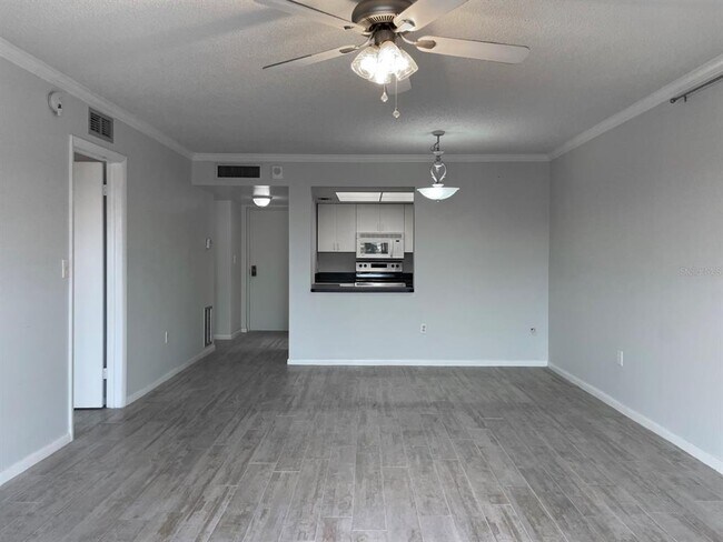 Building Photo - 4900 Brittany Dr S