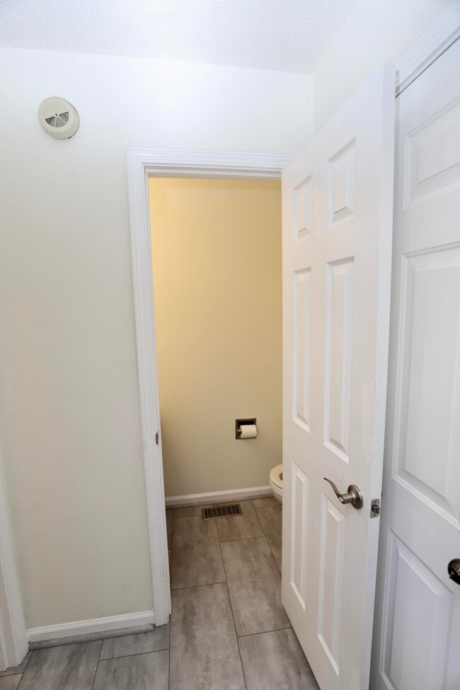 Building Photo - 21 N Trace Ct