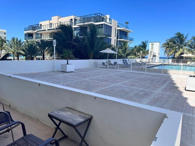 Building Photo - 2201 S Ocean Dr