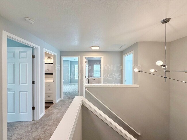 Building Photo - 5847 SW Coventry Pl