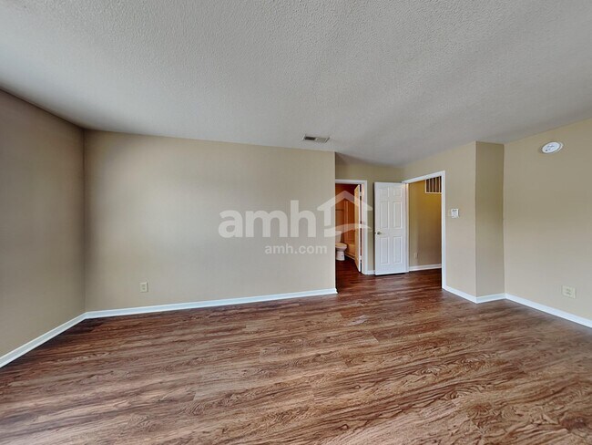 Building Photo - 10127 Cumberland Pointe Blvd