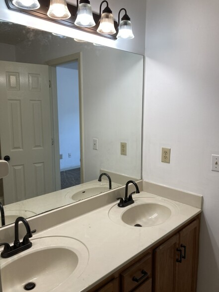 Upstairs Bathroom - 627 Wilderness Trl