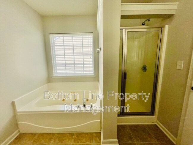 Building Photo - 5316 Park Brook Dr