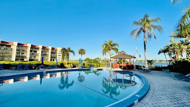 Building Photo - 107 Half Moon Cir