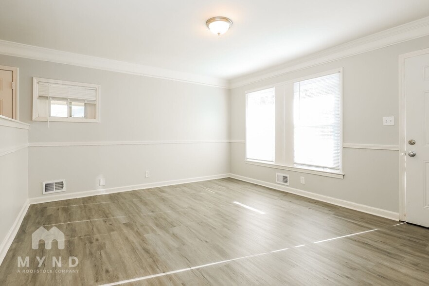 Building Photo - 4769 Ridgewood Dr
