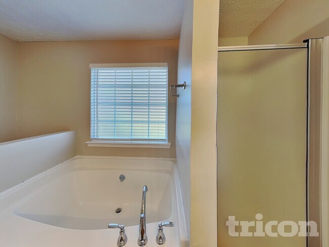 Building Photo - 201 Sandstone Dr