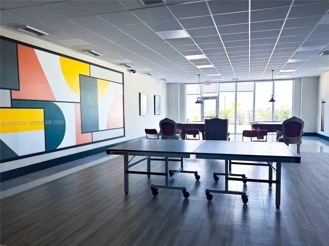 Building Photo - 3140 S Ocean Dr