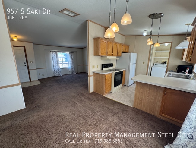 Building Photo - 957 S Saki Dr